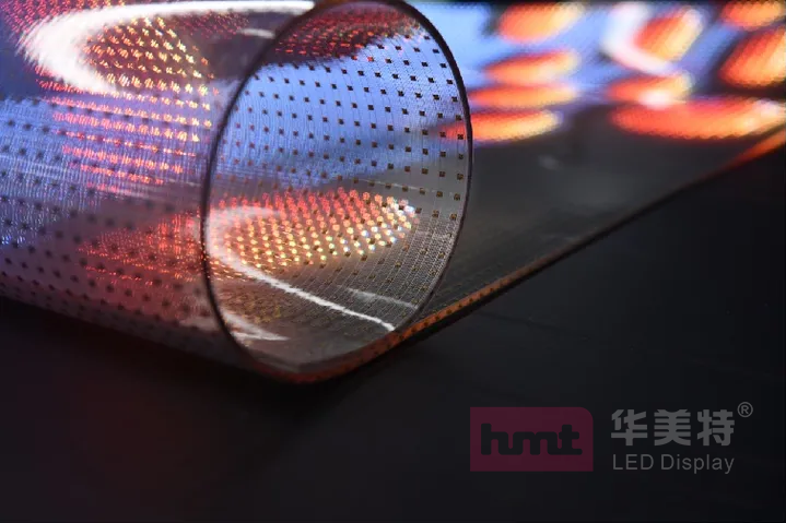浅谈“LED晶膜屏”与“LED贴膜屏”